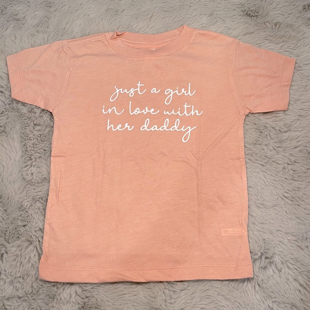 Just a girl in love with her daddy short sleeve tee